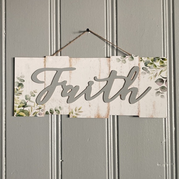 NWT- FAITH Floral Wooden Rustic Farmhouse Chic Hanging Fence Decoration Sign - Picture 7 of 17